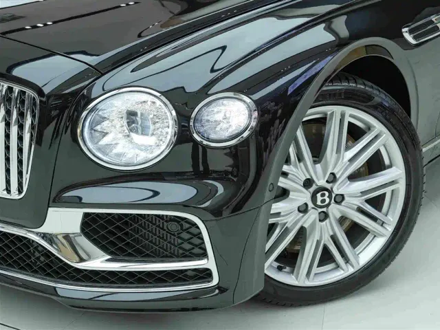 Bentley Flying Spur — Фото автомобиля 21