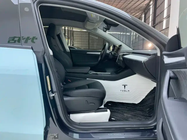 Tesla Model Y — Фото автомобиля 20