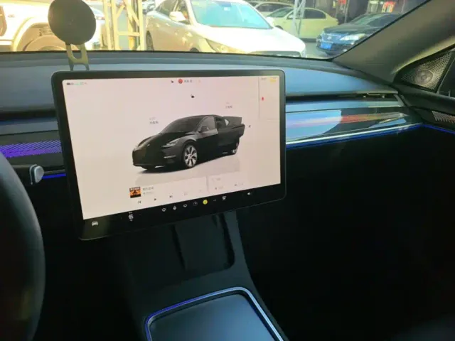 Tesla Model Y — Фото автомобиля 12