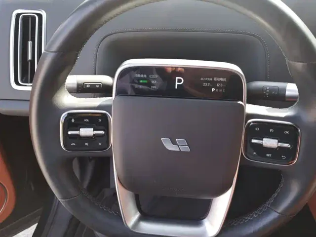 Li Auto L8 — Фото автомобиля 15