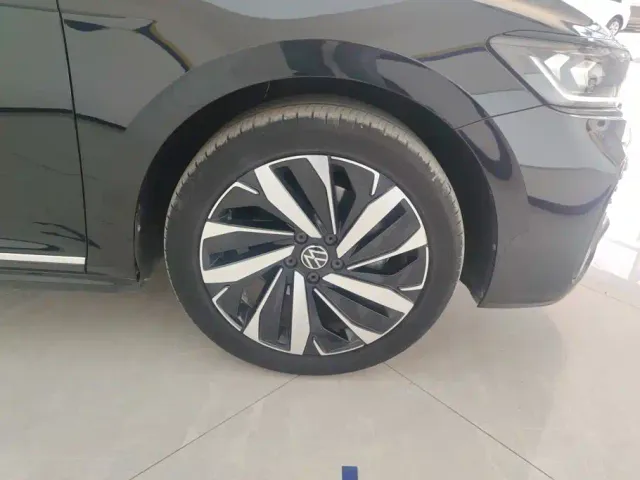 Volkswagen Passat — Фото автомобиля 6