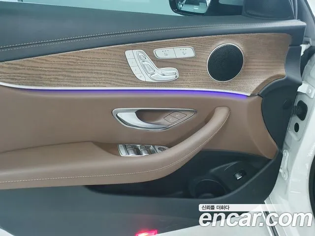 Mercedes-Benz E-Class — Фото автомобиля 15