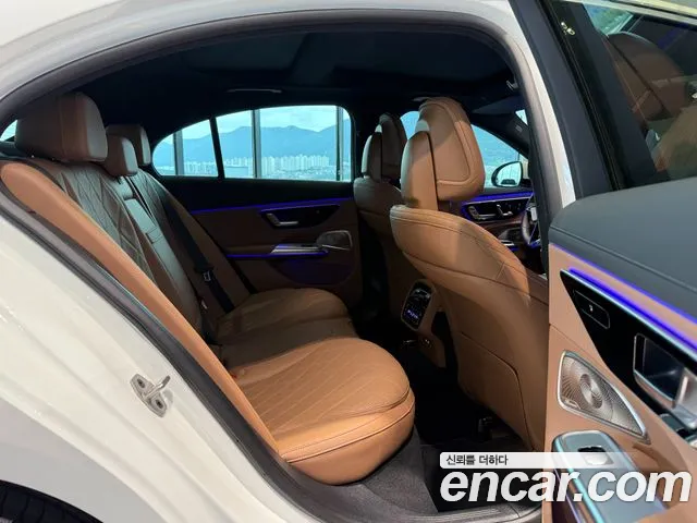 Mercedes-Benz E-Class — Фото автомобиля 18