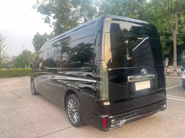 Toyota HIACE — Фото автомобиля 6