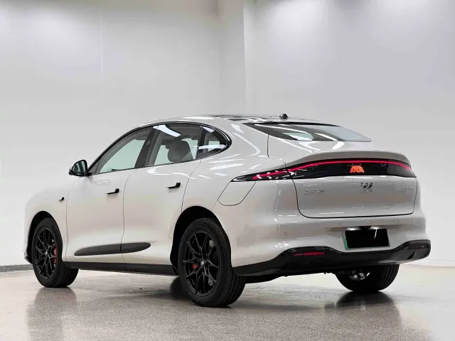 IM Motors LS6 — Фото автомобиля 12