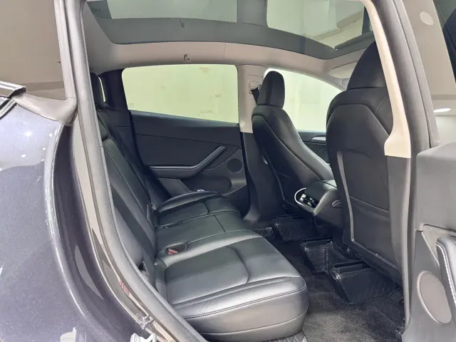 Tesla Model Y — Фото автомобиля 10