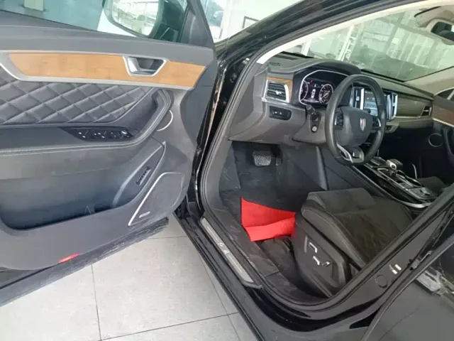 Hongqi HS7 — Фото автомобиля 15