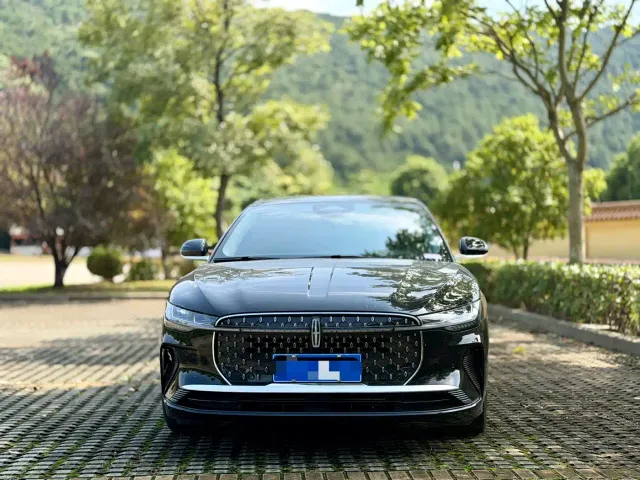 Lincoln Z — Фото автомобиля 2
