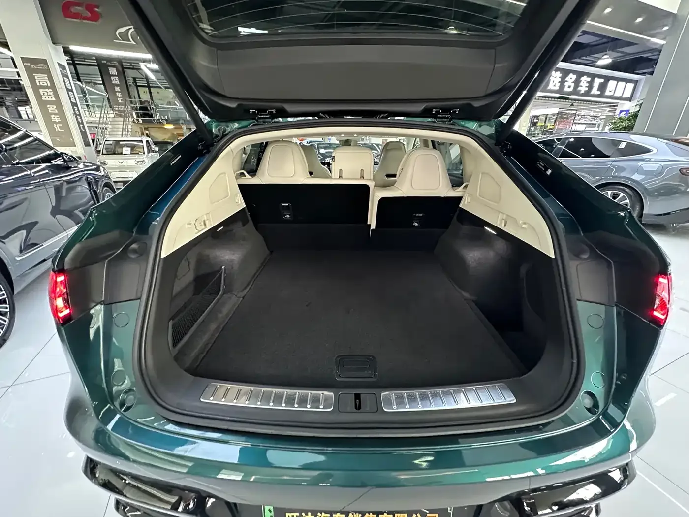 Zhijie Luxeed R7 2026 Pure Electric Max+ — Фото автомобиля 16