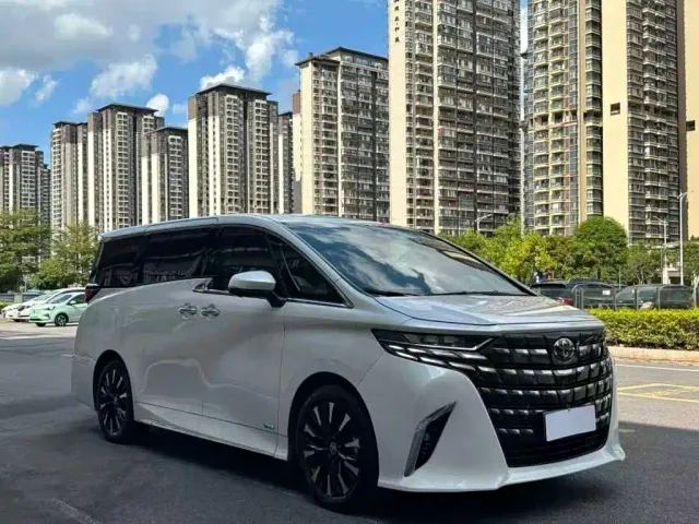 Toyota Alphard — Фото автомобиля 3