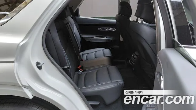 Genesis GV70 — Фото автомобиля 11