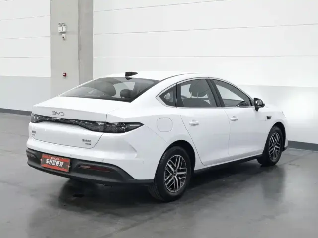 BYD Seal 05 DM-i — Фото автомобиля 2
