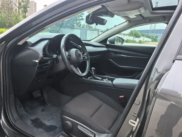Mazda Axela — Фото автомобиля 19