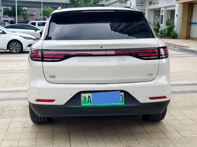 Leapmotor C11 — Фото автомобиля 6