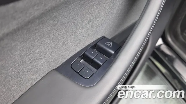 Tesla Model Y — Фото автомобиля 29