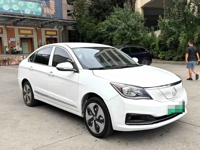 Dongfeng Fengshen E70 — Фото автомобиля 3