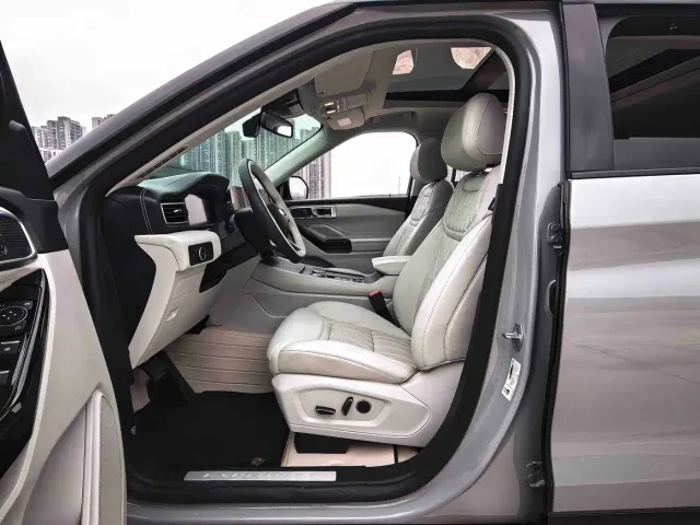 Ford Explorer — Фото автомобиля 18