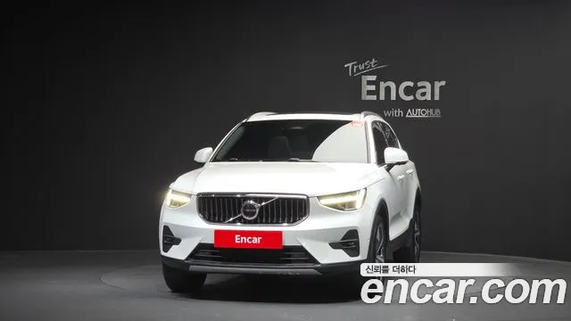 Вольво XC40 B4 Ultimate Bright — Фото автомобиля 3