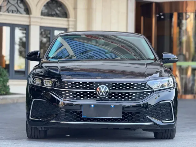 Volkswagen Passat — Фото автомобиля 2