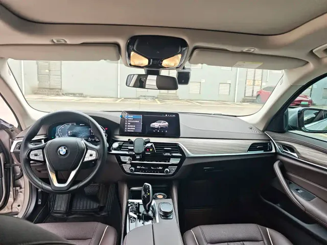 BMW 5 Series — Фото автомобиля 4