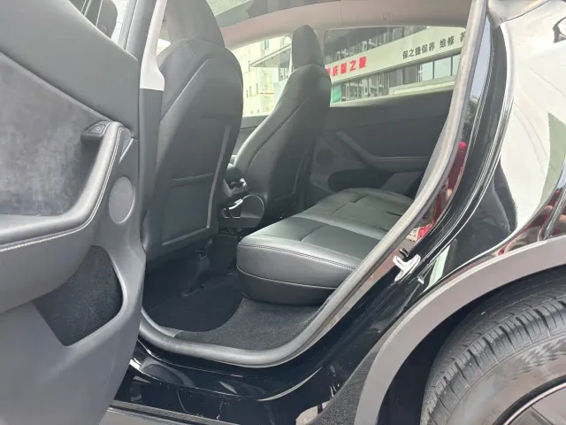 Tesla Model Y — Фото автомобиля 8