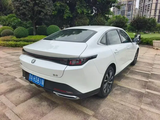 Changan Eado — Фото автомобиля 7