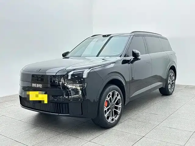Фотография автомобиля — Lynk & Co 900