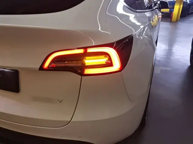 Tesla Model Y — Фото автомобиля 7