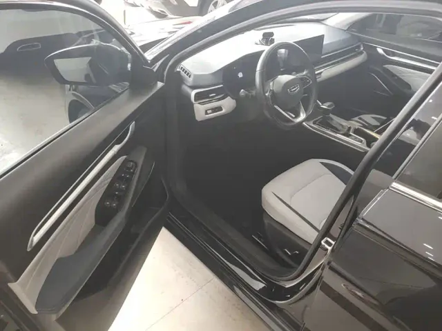 Geely Emgrand — Фото автомобиля 11