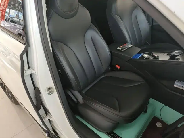 Roewe RX5 — Фото автомобиля 24