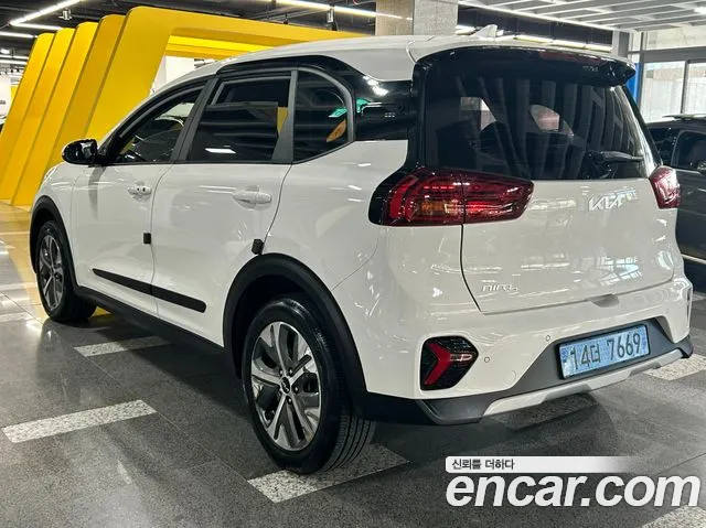 Kia Niro — Фото автомобиля 4