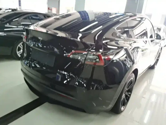 Tesla Model Y — Фото автомобиля 6