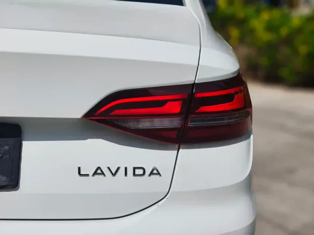 Volkswagen Lavida — Фото автомобиля 9