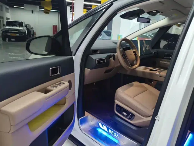 Li Auto MEGA — Фото автомобиля 11