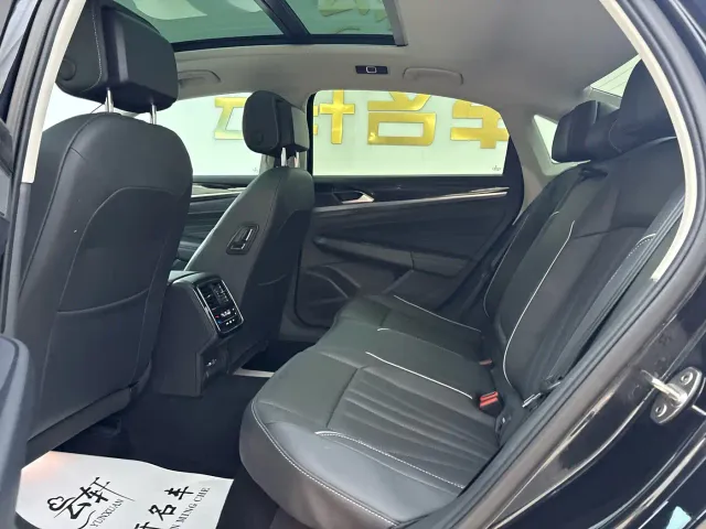 Volkswagen Passat — Фото автомобиля 21