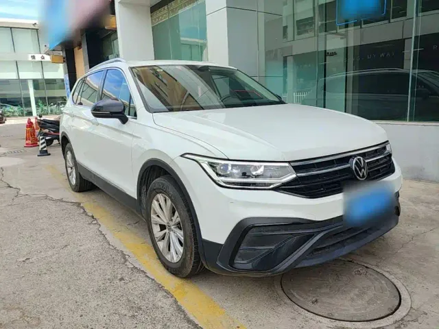 Volkswagen Tiguan L — Фото автомобиля 3