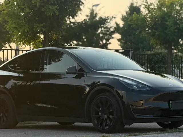 Tesla Model Y — Фото автомобиля 3