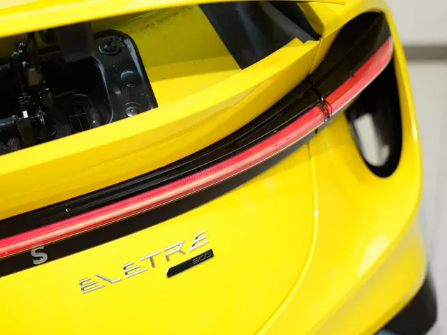 Lotus Eletre — Фото автомобиля 10