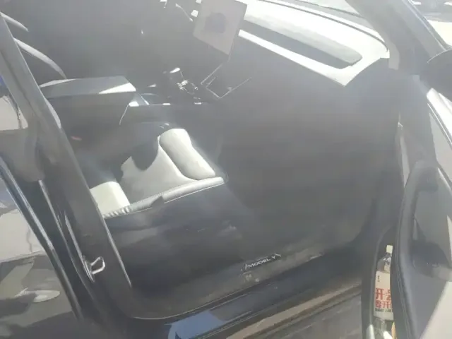 Tesla Model Y — Фото автомобиля 8