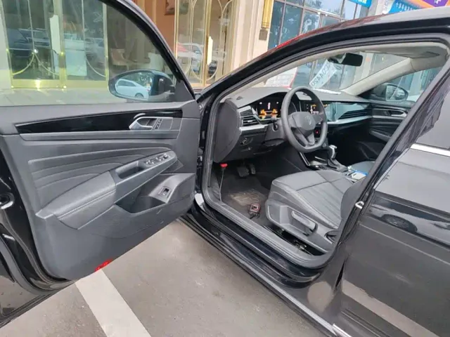 Volkswagen Passat — Фото автомобиля 15