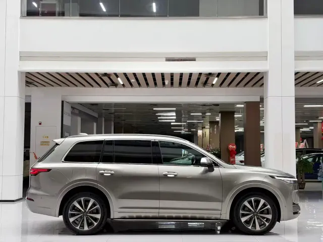 Li Auto ONE — Фото автомобиля 4