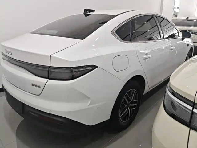 BYD Seal 05 DM-i — Фото автомобиля 6