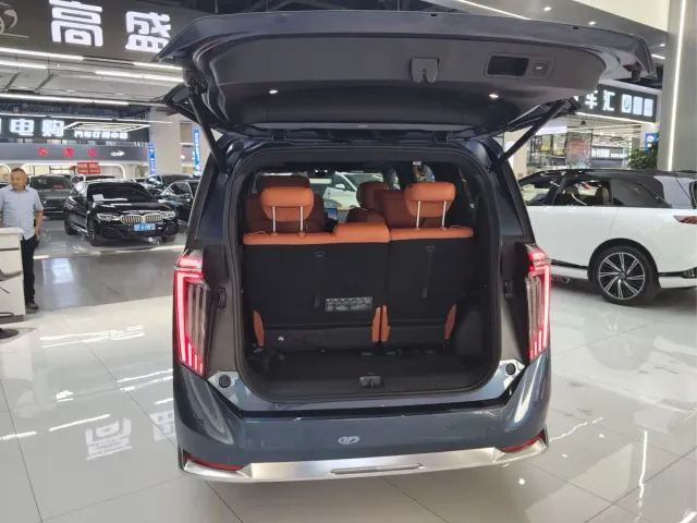 GAC Trumpchi Xiangwang M8 — Фото автомобиля 14