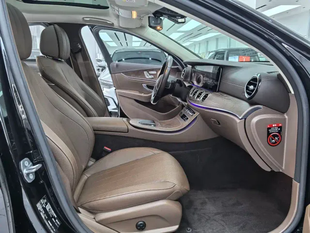 Mercedes-Benz E-Class — Фото автомобиля 12