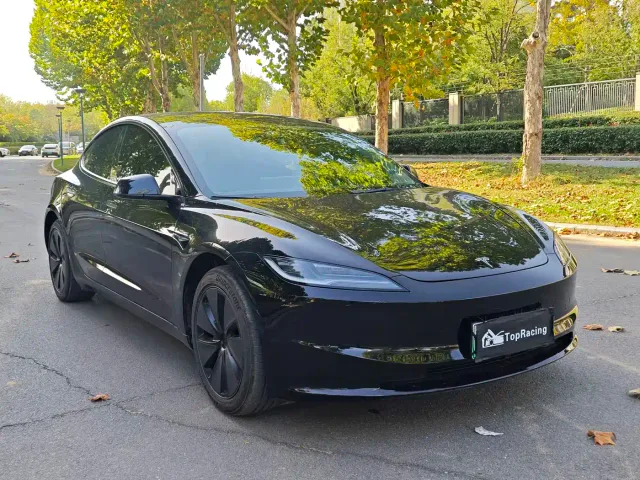 Tesla Model 3 — Фото автомобиля 3