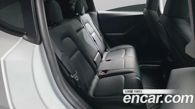 Tesla Model Y — Фото автомобиля 11