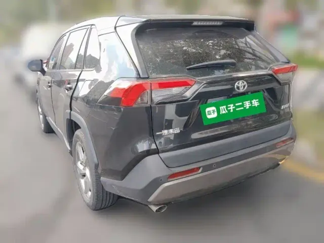 Toyota RAV4 — Фото автомобиля 4