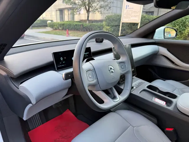 Nio ET5 — Фото автомобиля 12