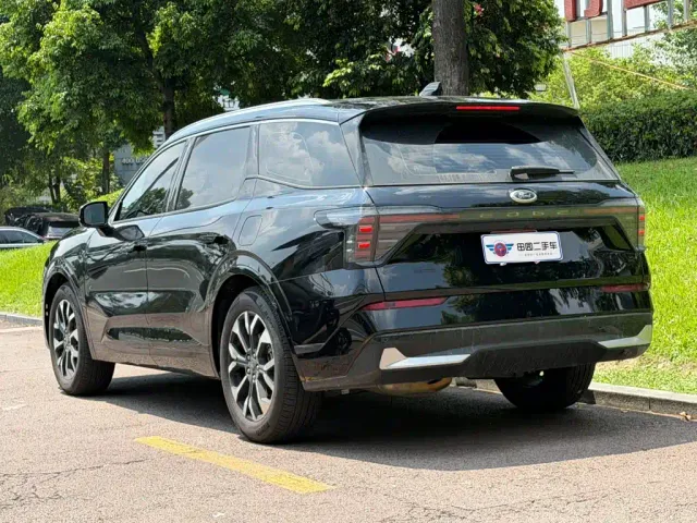 Ford Edge — Фото автомобиля 4