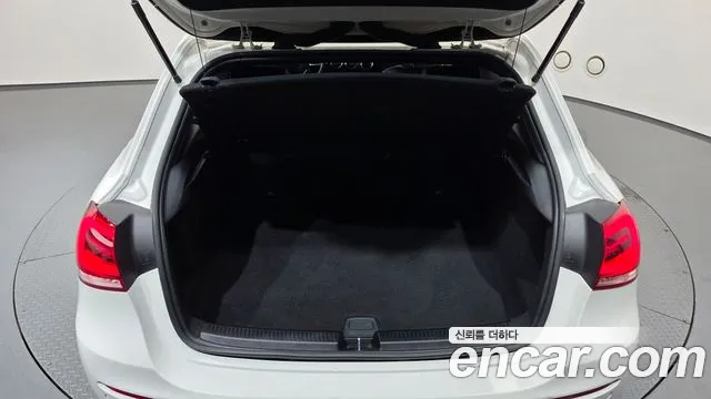 Mercedes-Benz A-Class — Фото автомобиля 14